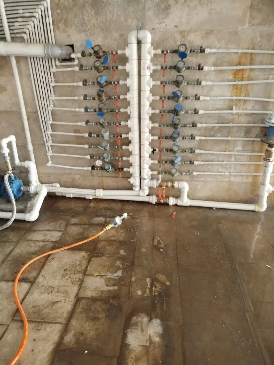 لوله کشی ساختمان نصب شیرآلات|خدمات پیشه و مهارت|بروجرد, |دیوار