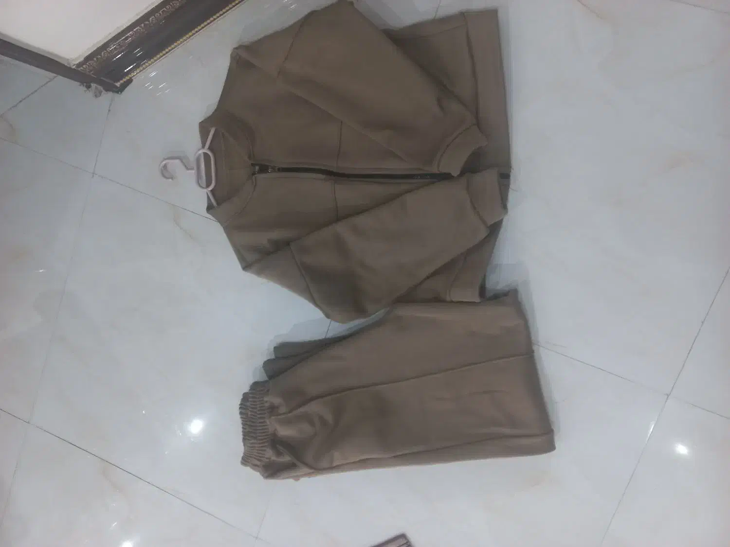 سویشرت شلوار|لباس|اصفهان, عطار نیشابوری|دیوار