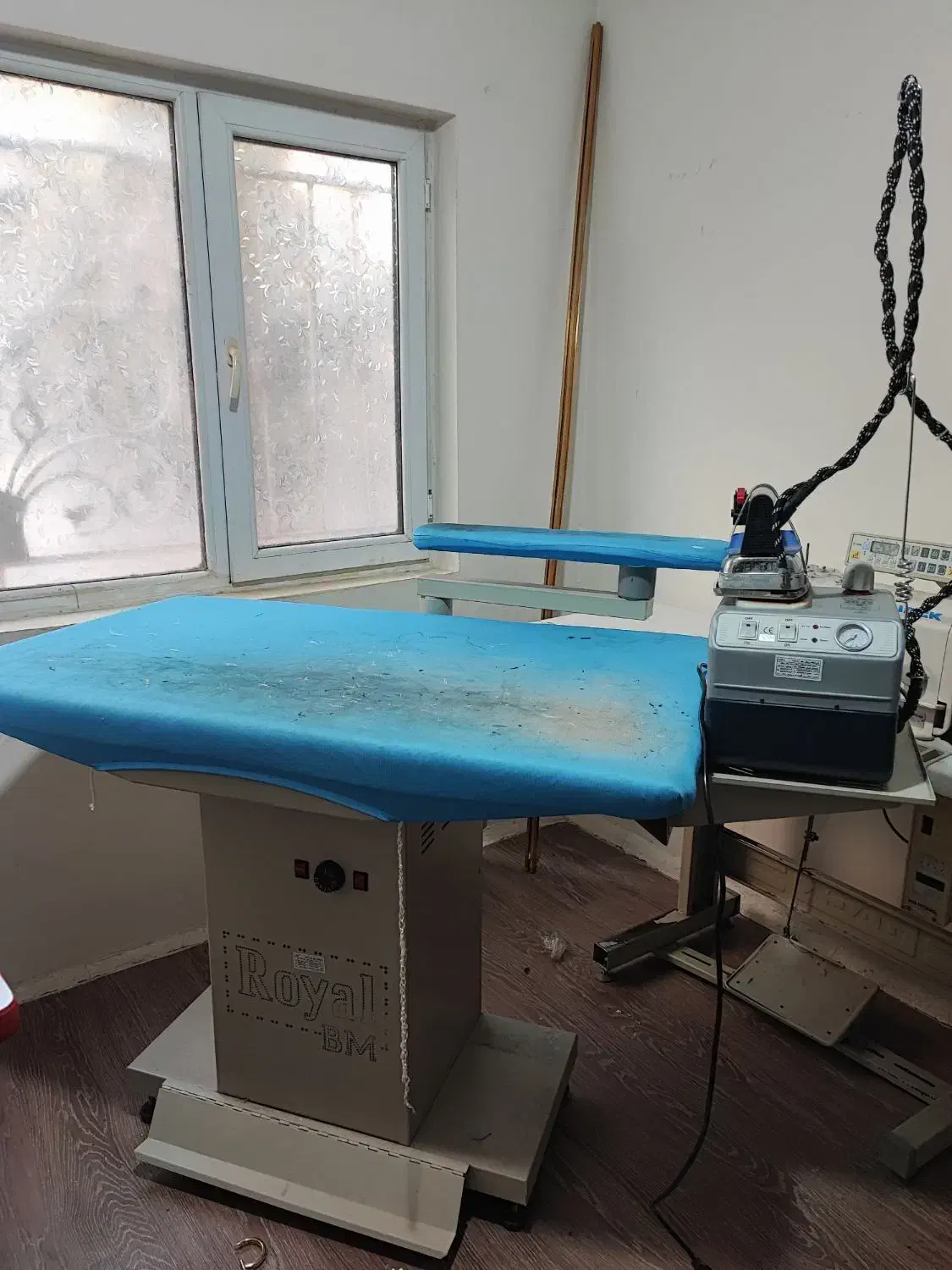 چرخ خیاطی و میز اتو و سردوز|چرخ خیاطی و ریسندگی|پرند, فاز ۴|دیوار