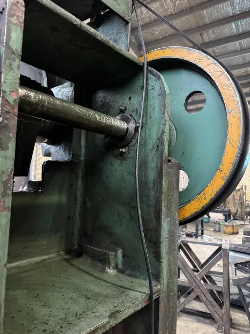 دستگاه پرس ضربه ایی ۶۰ تن لنگ متغیر|ماشینآلات صنعتی|اراک, |دیوار