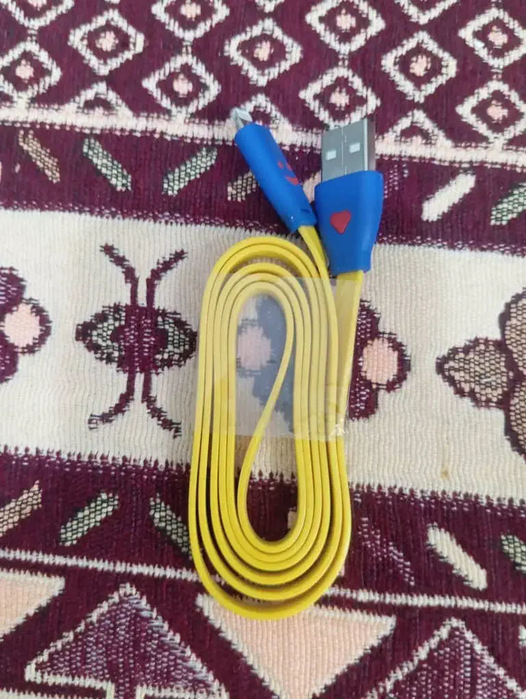 کابل شارژ و انتقال دیتا چراغ دار طرح لبخند|لوازم جانبی موبایل و تبلت|رباطکریم, شهرک صنعتی نصیرآباد|دیوار