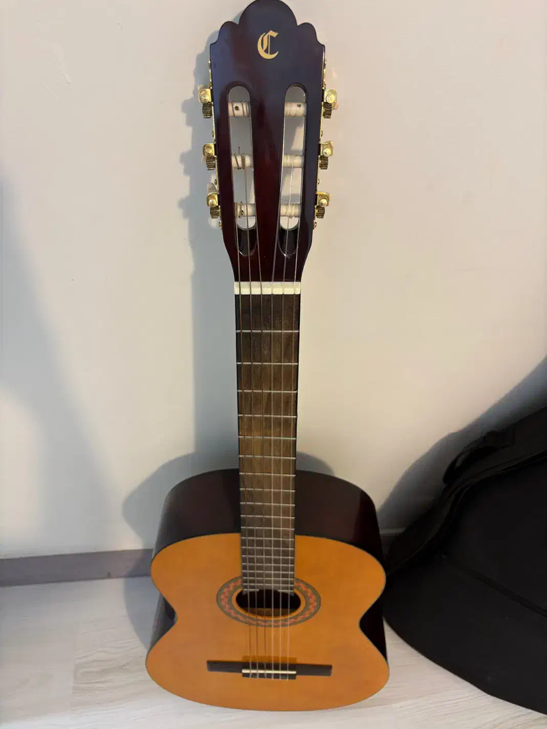 گیتار تمیز c-70|گیتار، بیس، امپلیفایر|گرگان, |دیوار