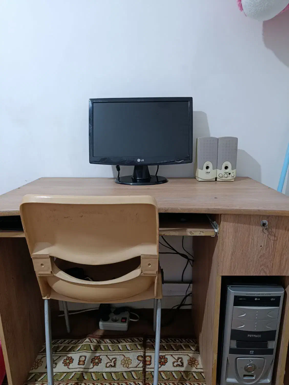 میز|میز تحریر و کامپیوتر|سنندج, |دیوار