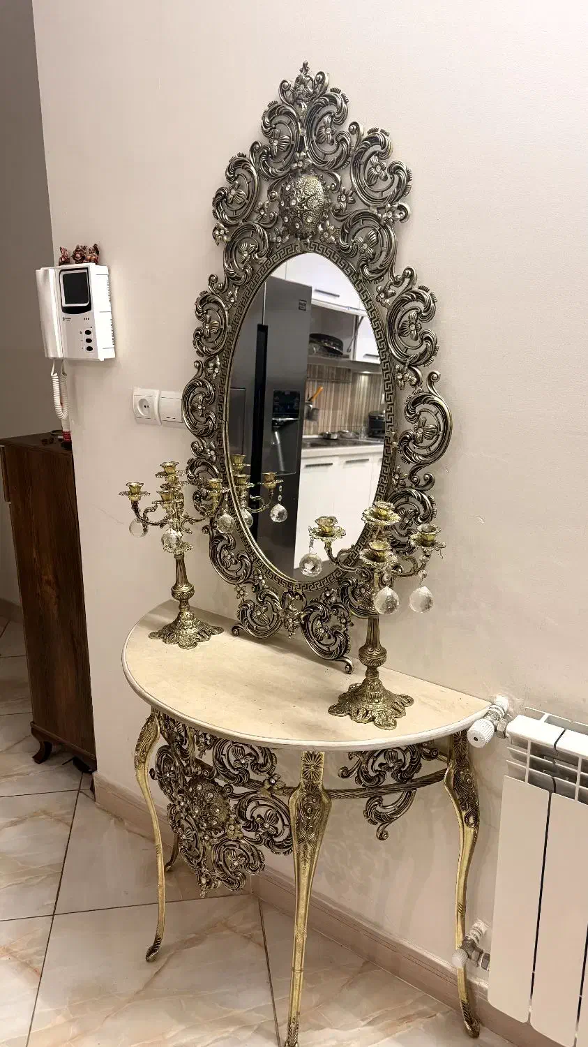 آیینه برنجی|آینه|بروجرد, |دیوار