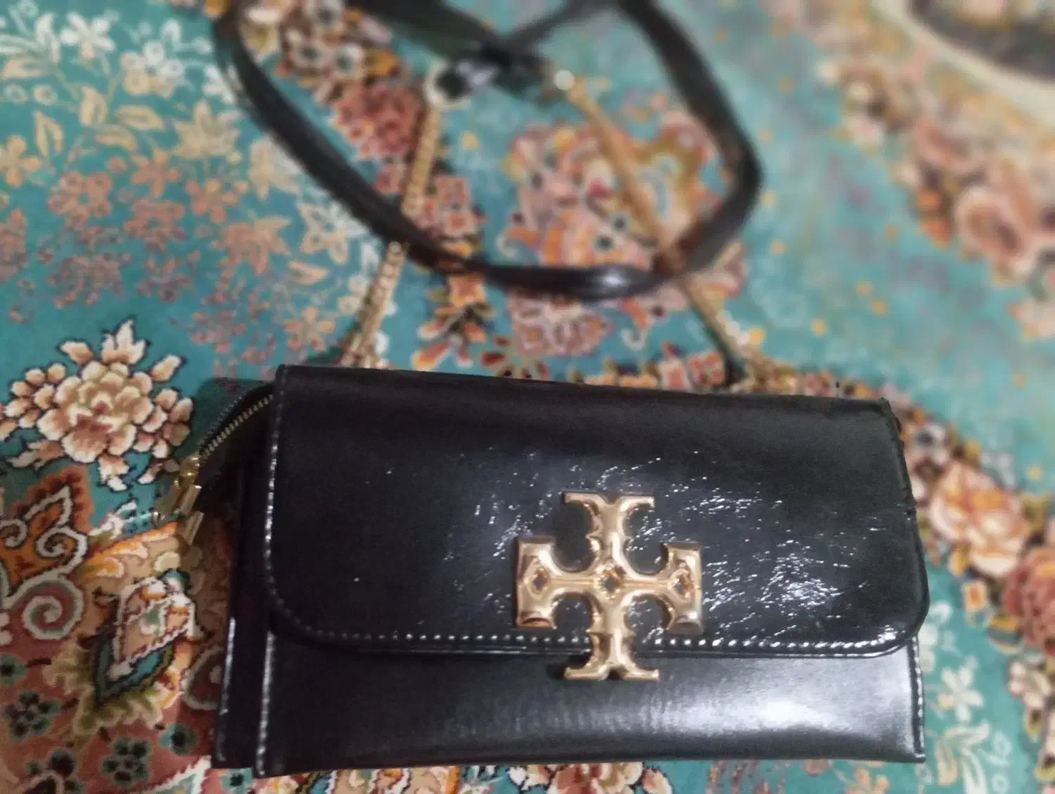 کیف|کیف، کفش، کمربند|قم, شهر قائم|دیوار