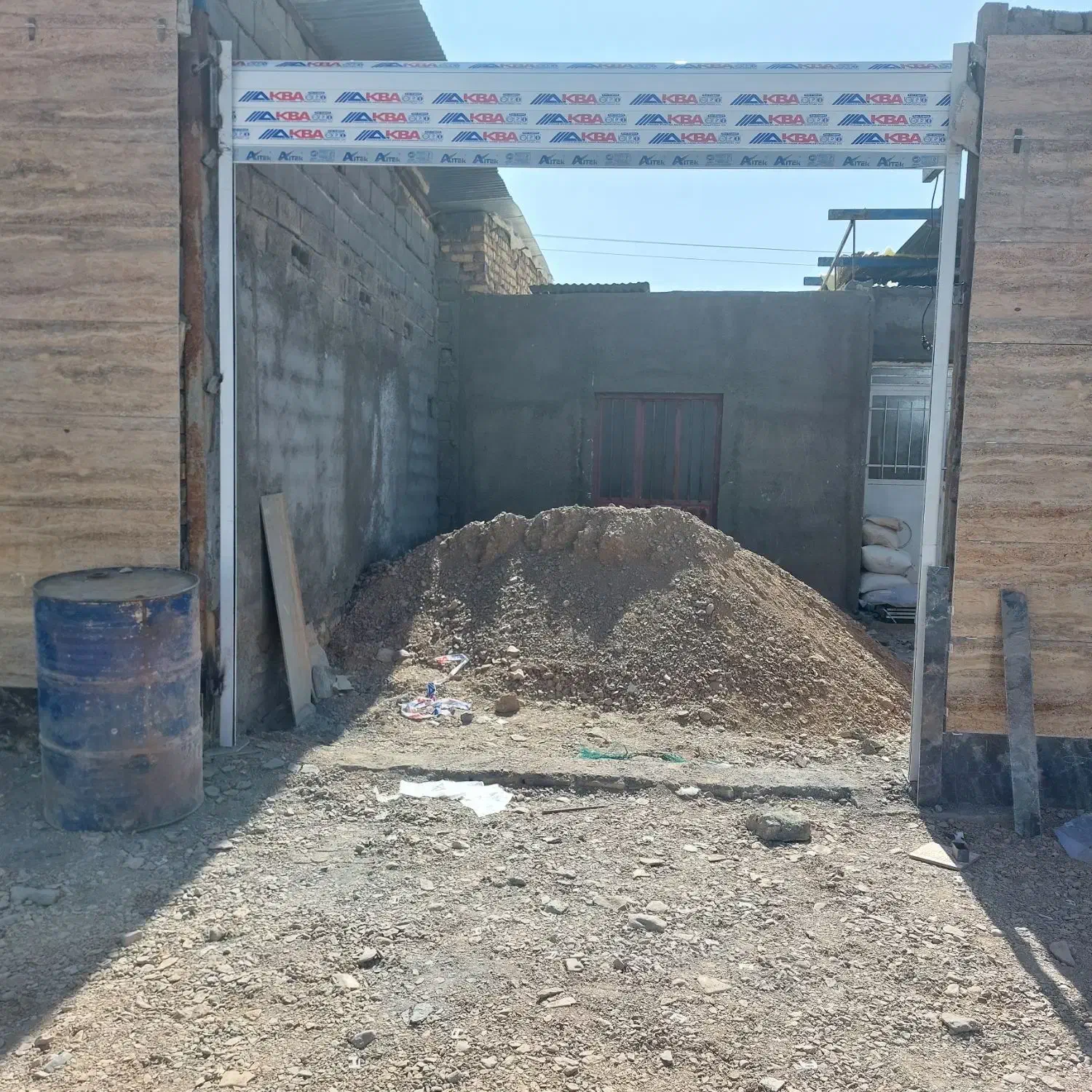 فروش و نصب فوری درب و شیشه سکوریت|مصالح و تجهیزات ساختمان|قائن, |دیوار