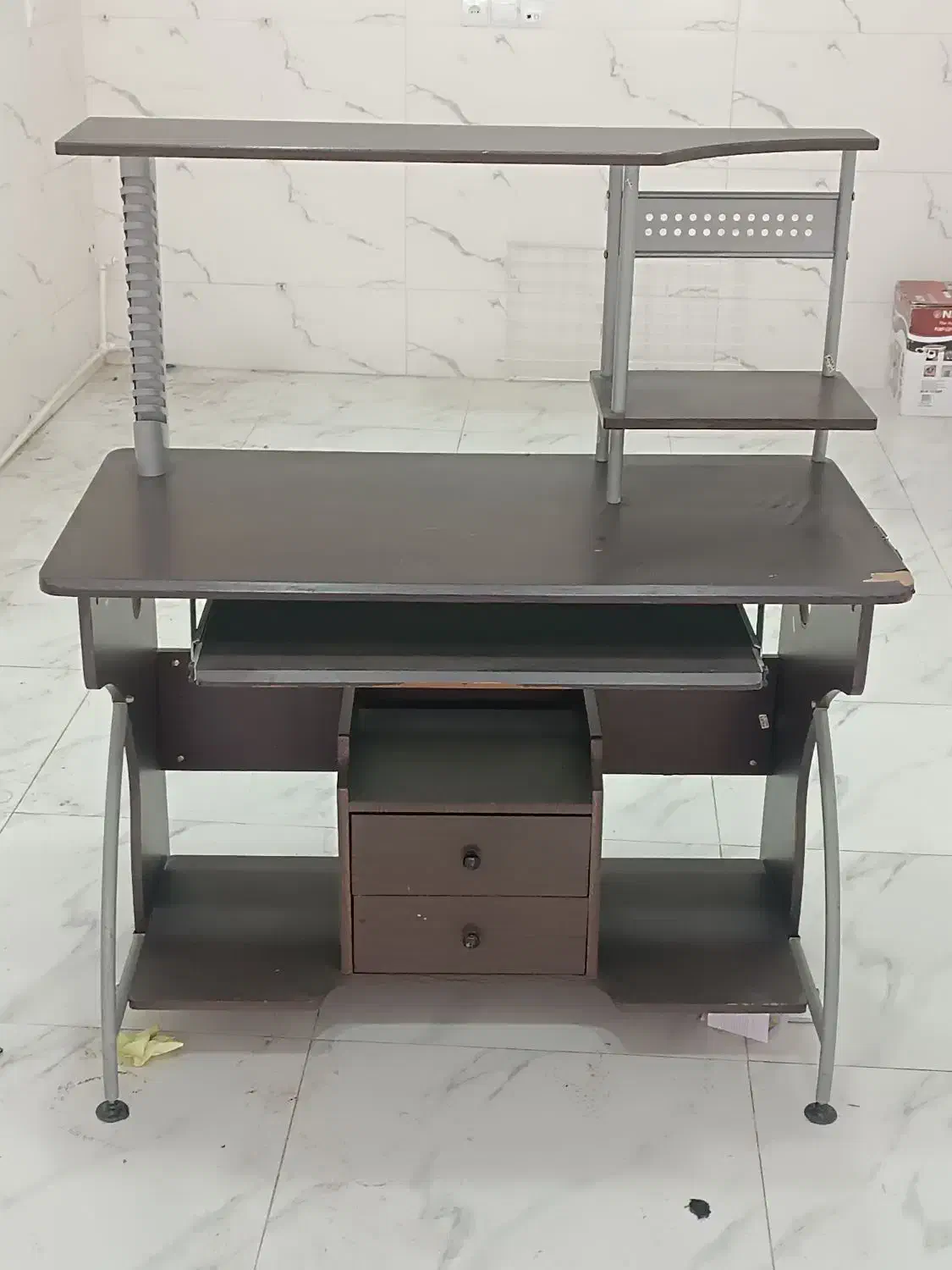 میز کامپیوتر|میز تحریر و کامپیوتر|میانه, |دیوار