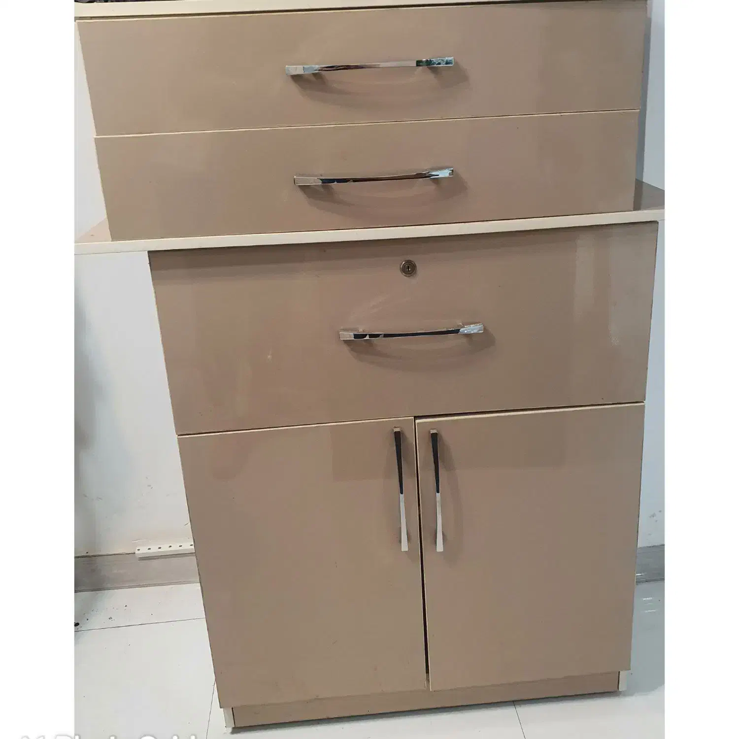 فروشی|آرایشگاه و سالن‌های زیبایی|لنگرود, |دیوار