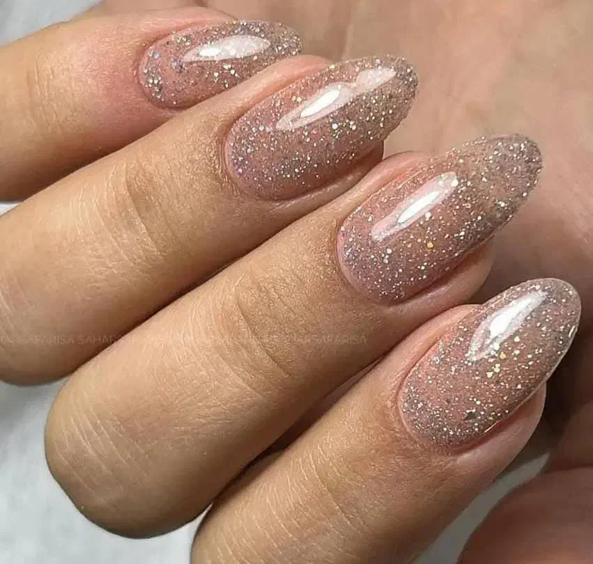 خدمات تخصصی کاشت ناخن با بهترین متریال فقط با ۱۸۰ت|خدمات آرایشگری و زیبایی|شیراز, قلعه شاهزاده بیگم|دیوار