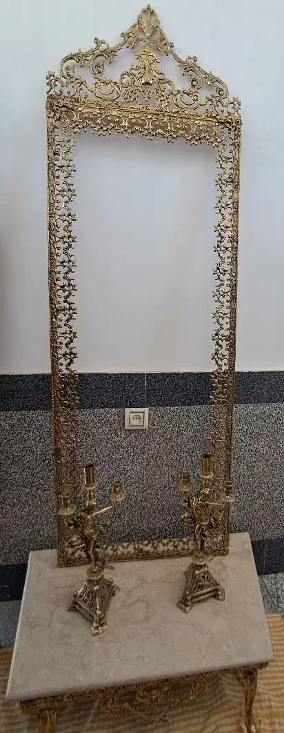 میزکنسول برنزایستاده همراه با دوشمعدان|بوفه، ویترین، کنسول|خوی, |دیوار