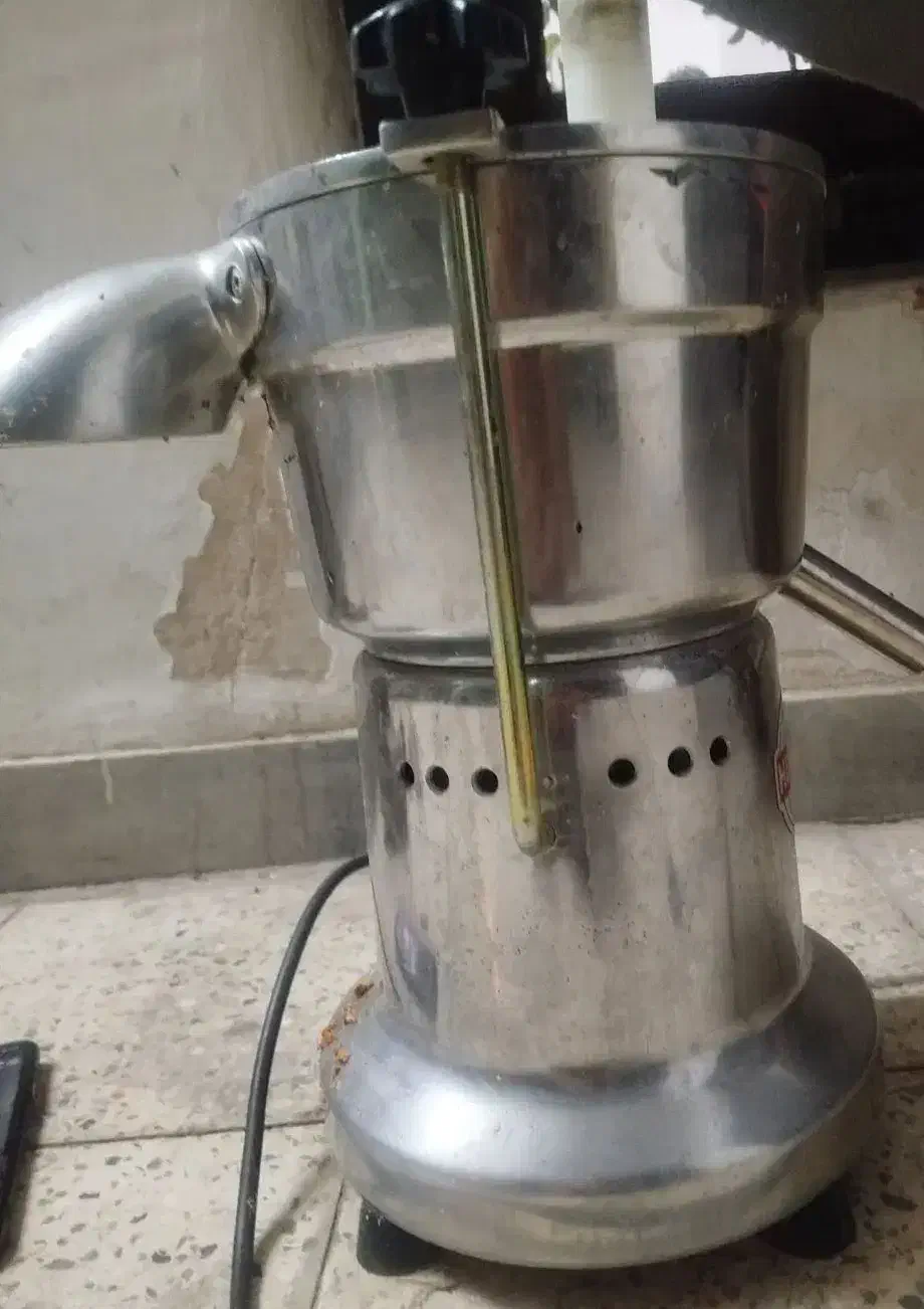 آب میوه گیری صنعتی هلال1.5اسب|آبمیوهگیر و آبمرکباتگیر|فولادشهر, زاینده رود|دیوار