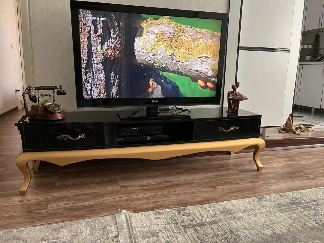 میز تلویزیون و آیینه کنسول|میز تلویزیون|قدس, شهر‌قدس|دیوار