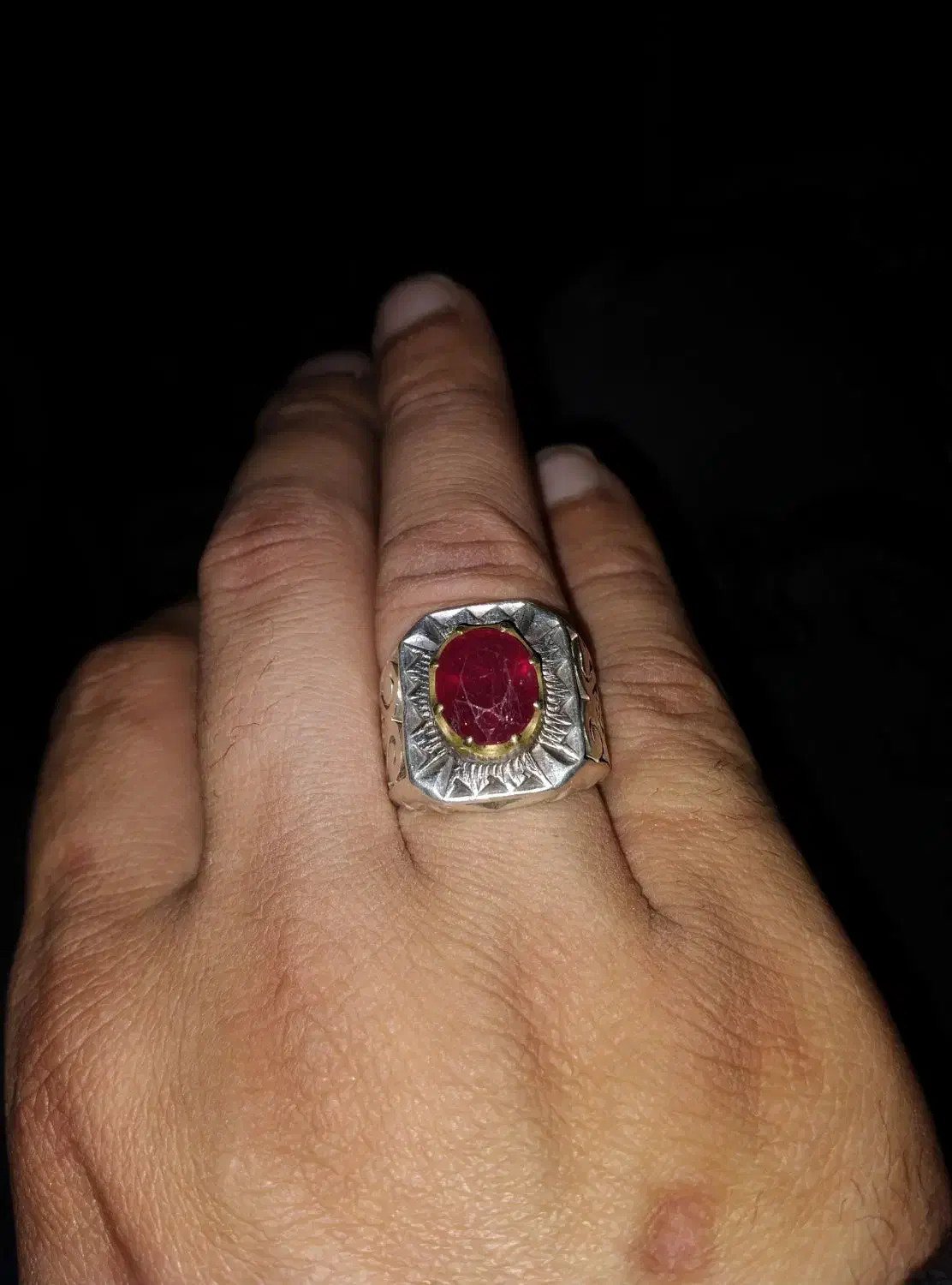 انگشتر  خوش رکاب و عجیب رنگ سنگش عوض میش|جواهرات|مشهد, سرافرازان|دیوار