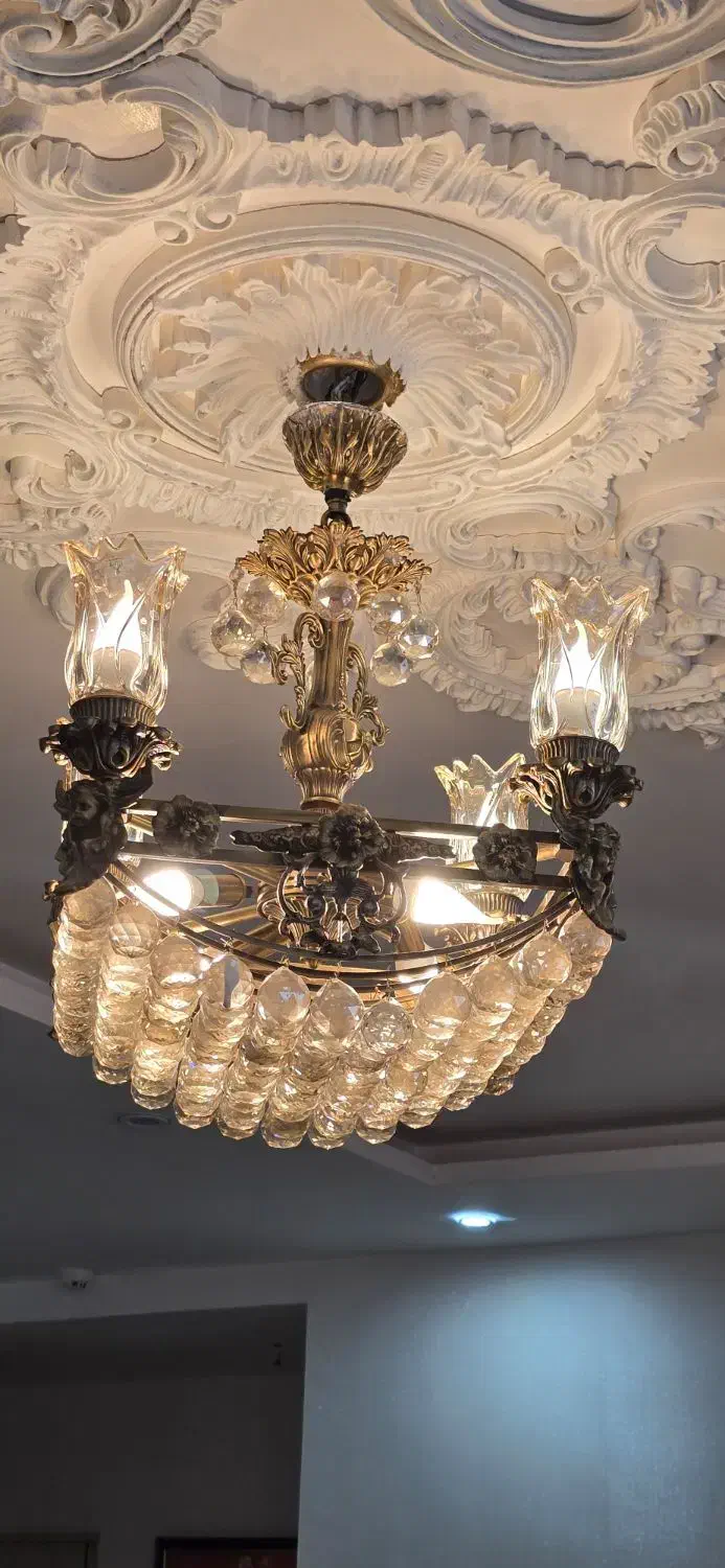 لوستر برنجی اصلی سیاه قلم  ۸شاخه خیلی سنگین|لوستر و چراغ آویز|مشهد, حجاب (شهرک غرب)|دیوار