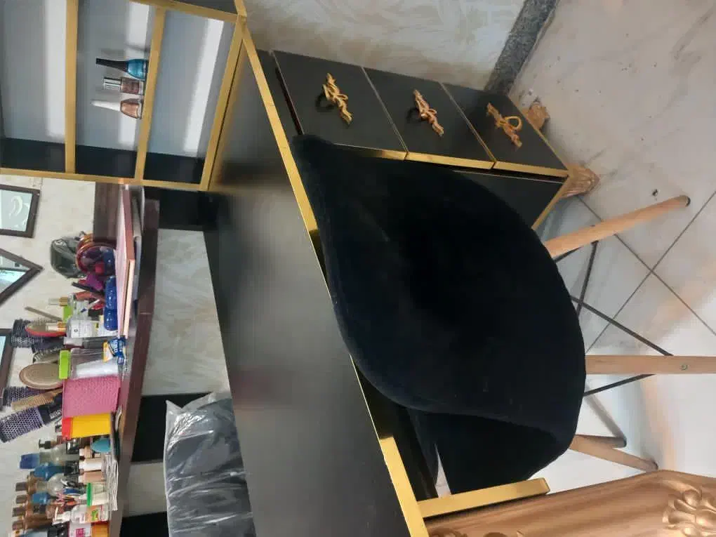 میز ناخون سه کشو بدون صندلی|آرایشگاه و سالن‌های زیبایی|همدان, |دیوار