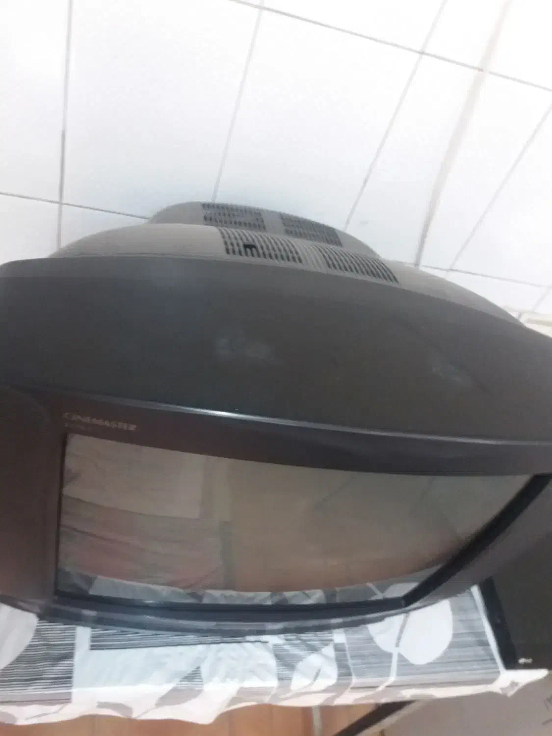 تلویزیون ۲۱ اینچ آریا بسیار سالم با کنترل|تلویزیون و پروژکتور|تهران, پرستار|دیوار