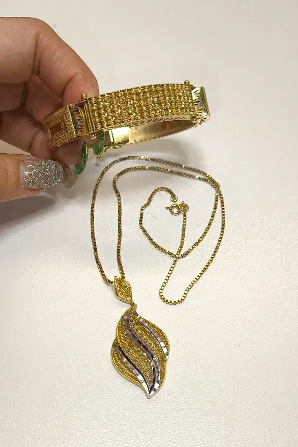 دستبند و گردنبند نو و شیک|جواهرات|هشتگرد, شهرک بعثت|دیوار