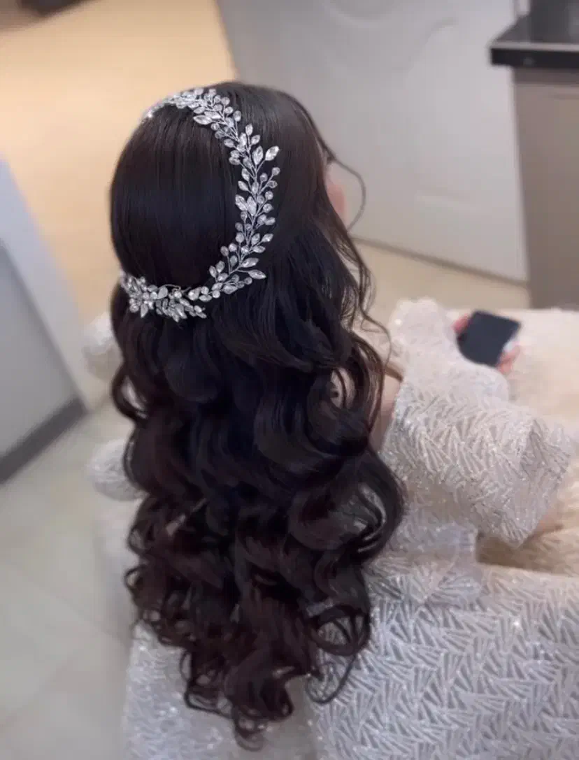 میکاپ و شنیون تخصصی باتخفیف ویژه یلدا|خدمات آرایشگری و زیبایی|نیشابور, دارایی|دیوار