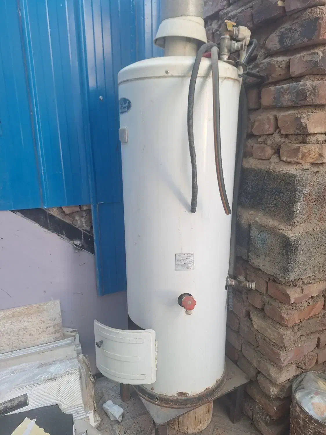 ابگرمکن ایستاده ۱۰۰ لیتری نیاز به تعمیر|آبگرمکن، پکیج، شوفاژ|کرمان, |دیوار