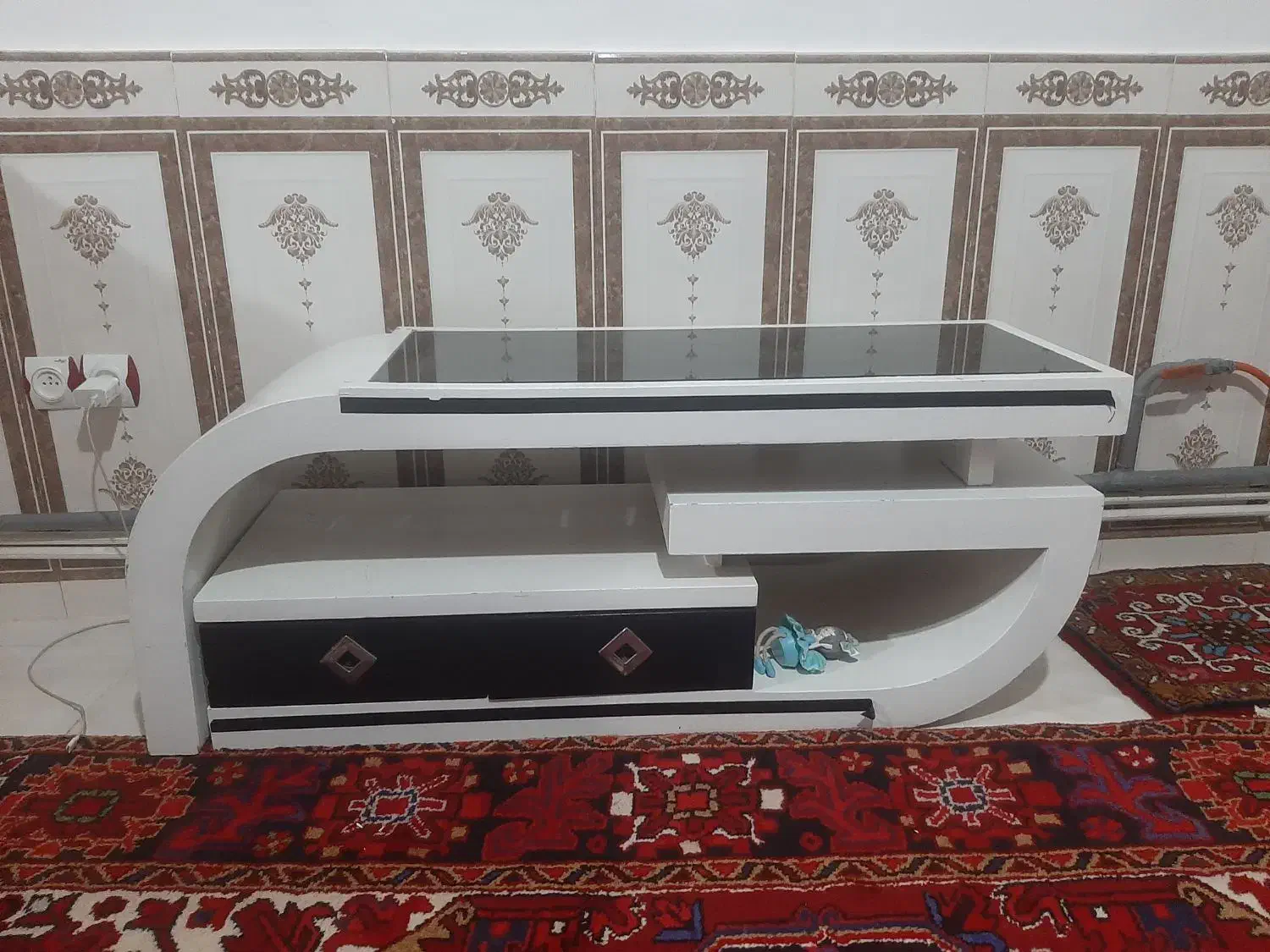 جا کفشی و میز تلوزیون دوتا کشو داره در حد نو|میز تلویزیون|باسمنج, |دیوار