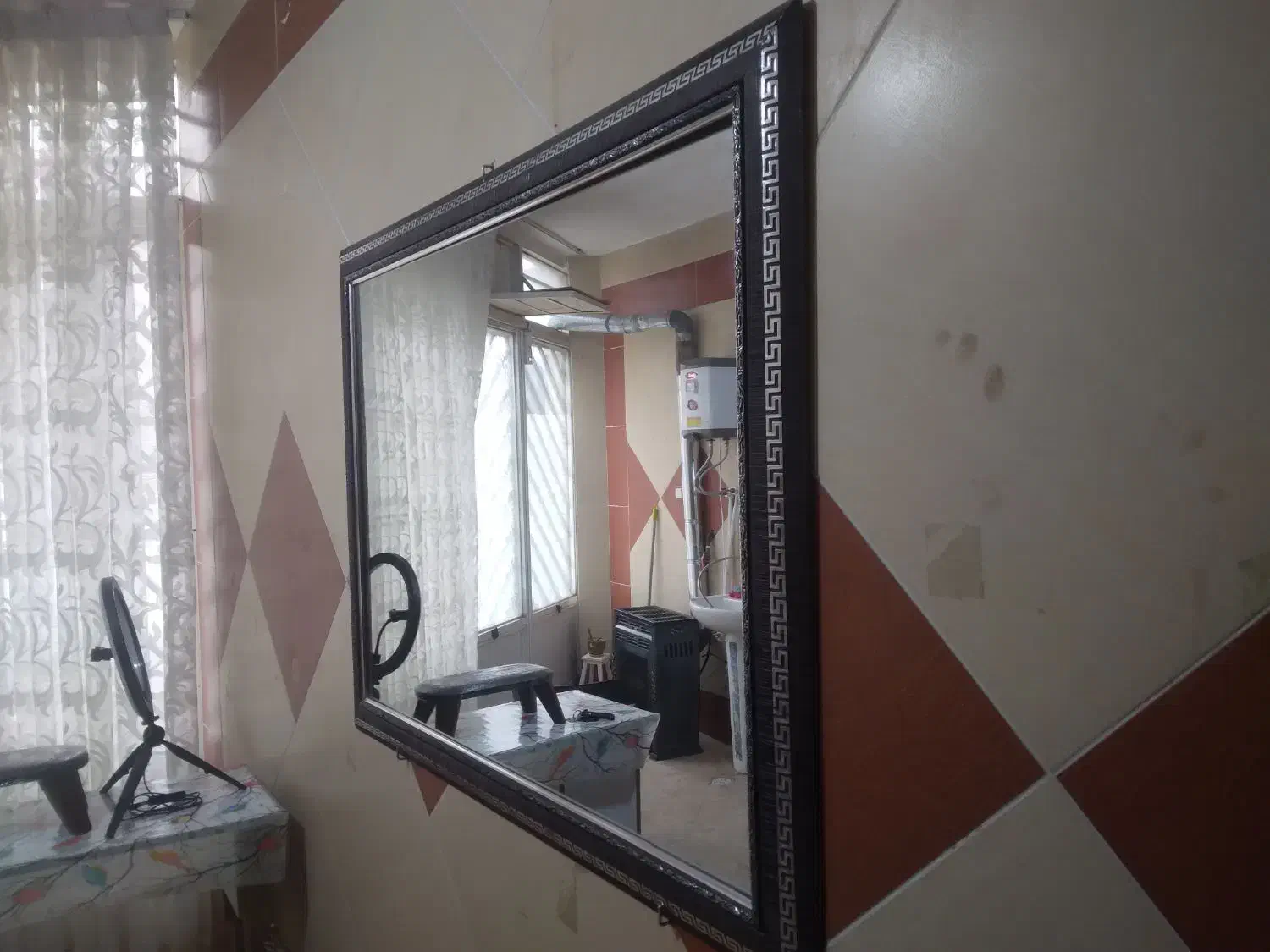 اینه بزرگ|آینه|بروجرد, |دیوار