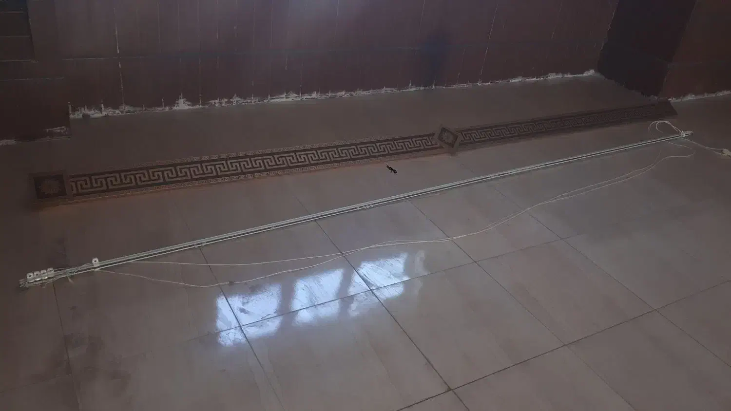 کتیبه و میله پرده|پرده، رانر، رومیزی|اهر, |دیوار