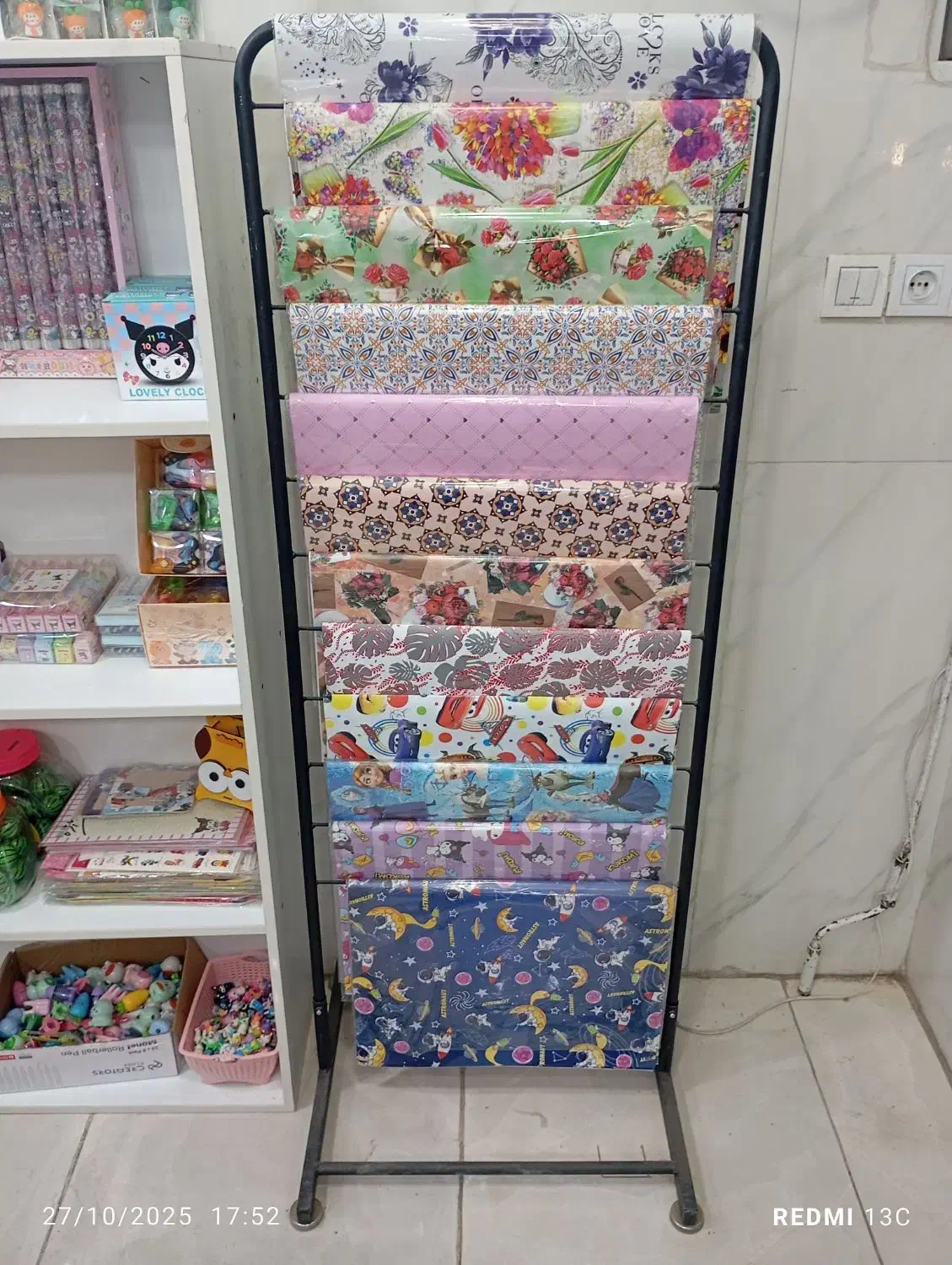 استند کاغذ کادو|لوازم التحریر|فردیس, شهرک ۱۱۰|دیوار