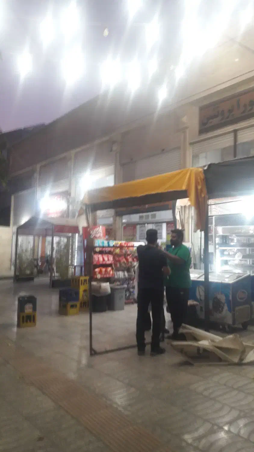 یک باب مغازه ۵۵متر بر بلوار سپیده ۱۰۰ با ۱۸|اجارهٔ مغازه و غرفه|شیراز, شهرک والفجر|دیوار