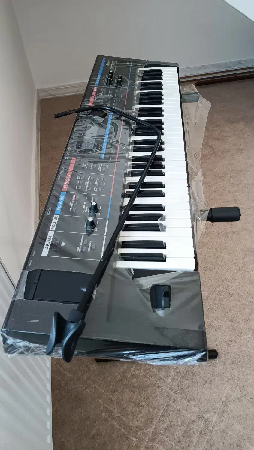 ارگ رولند جونودی آی|پیانو، کیبورد، آکاردئون|گرمی, |دیوار