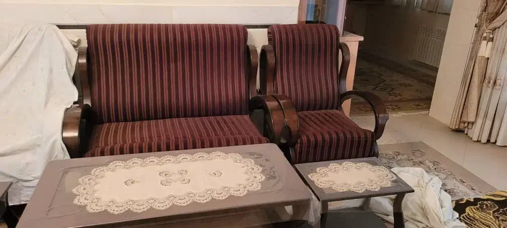 مبلمان ۸ نفره در حد نو و شیک به همراه میز و عسلی|مبلمان خانگی و میز عسلی|نجفآباد, گلبهار|دیوار