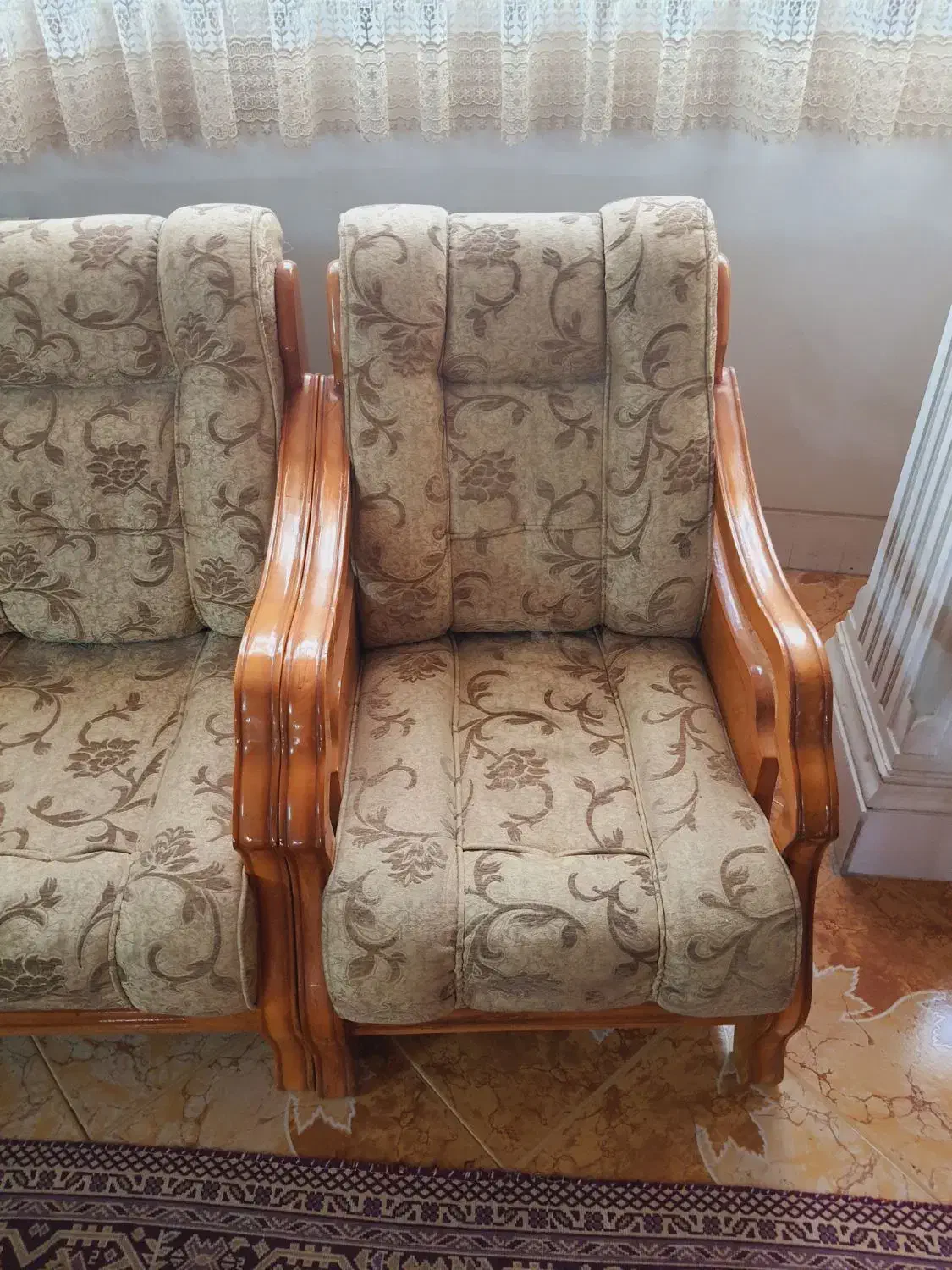 مبل چوبی با منبت طاووس بدون هیچ ایراد ۱۰نفره|مبلمان خانگی و میز عسلی|شیراز, فرهنگ شهر|دیوار