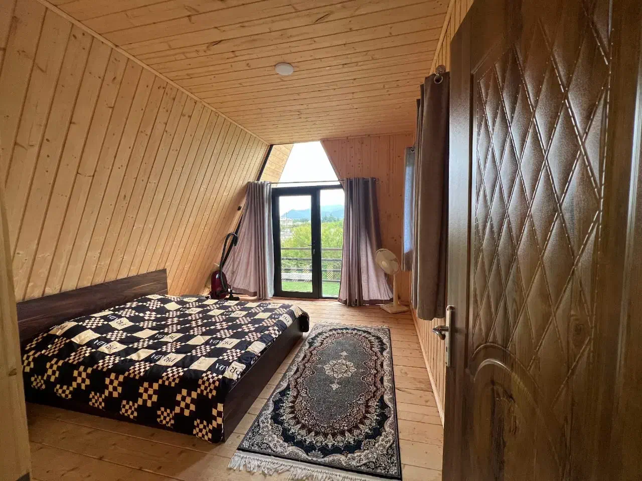 ویلا سوئیسی مدرن دوخواب|اجارهٔ کوتاهمدت ویلا و باغ|شاندرمن, |دیوار