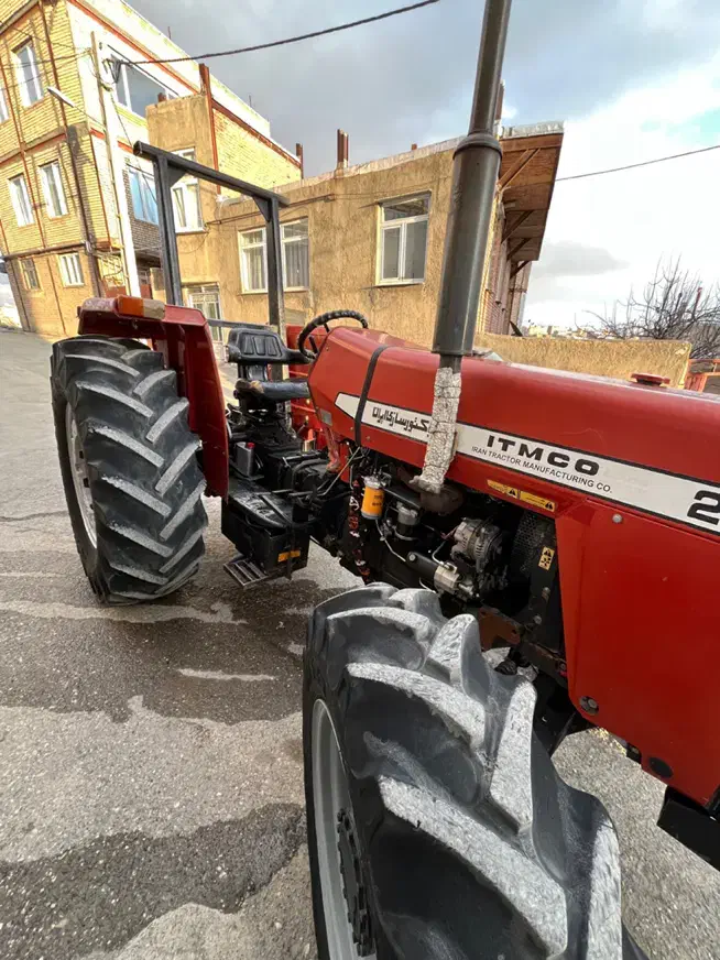 تراکتور|خودرو سنگین|دیواندره, |دیوار