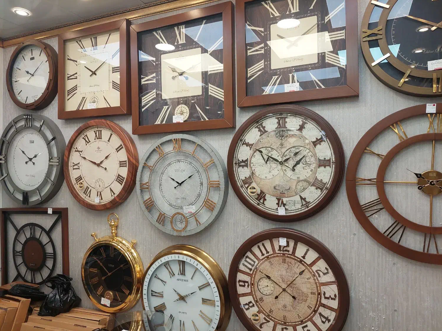 تمام برندهای بازار در ۳طبقه تنوع یکجا ببینید|ساعت دیواری و تزئینی|اصفهان, پوریای ولی|دیوار