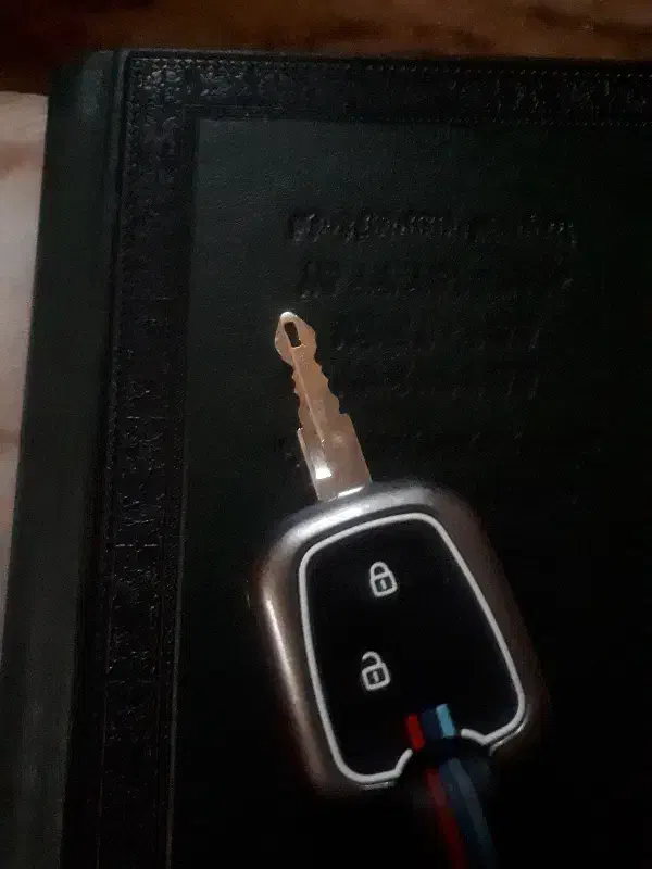 سوئیچ پژو پارس جا سوییچی اب هم بهش هست|اشیا|کرمان, |دیوار