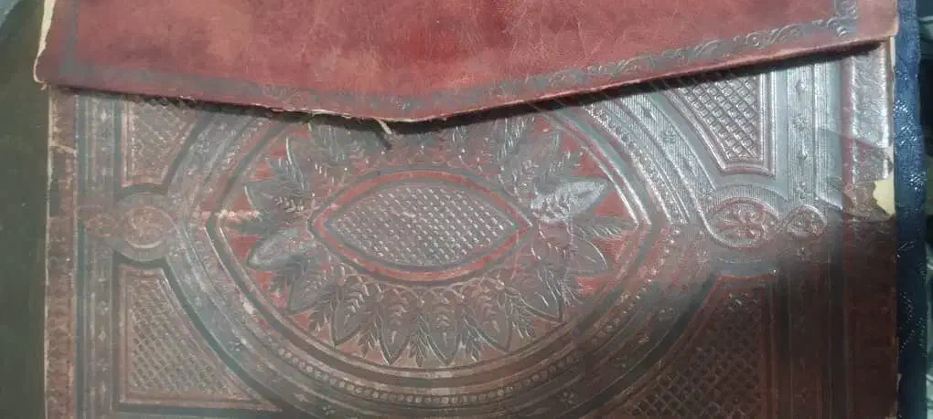 قرآن چاپ سنگی قدیمی با جلد چرمی قاجاری|کلکسیون اشیاء عتیقه|تهران, تهرانسر شرقی|دیوار