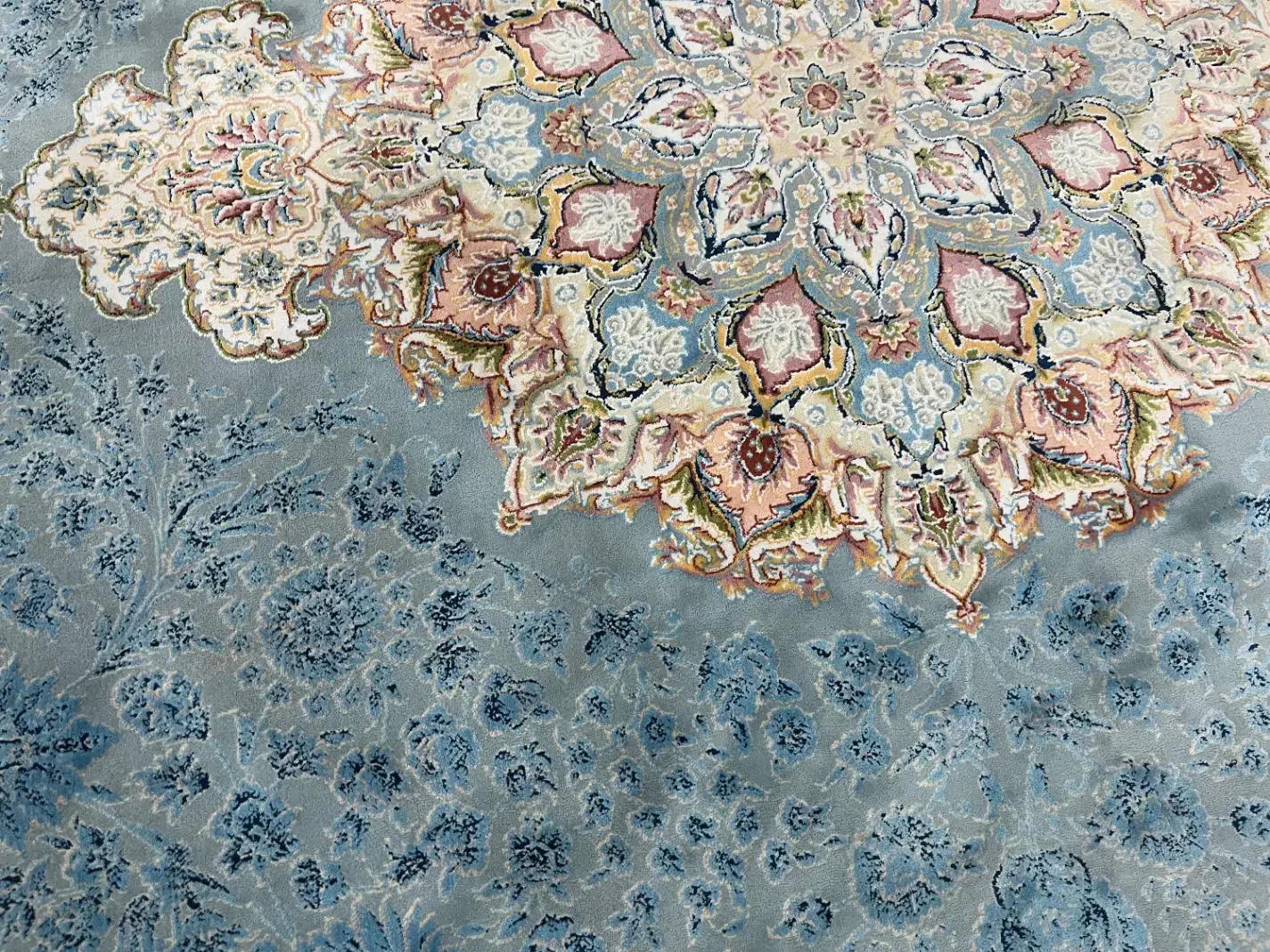 فرش خوشرنگ گل برجسته|فرش|کرج, شهرک بهارستان|دیوار