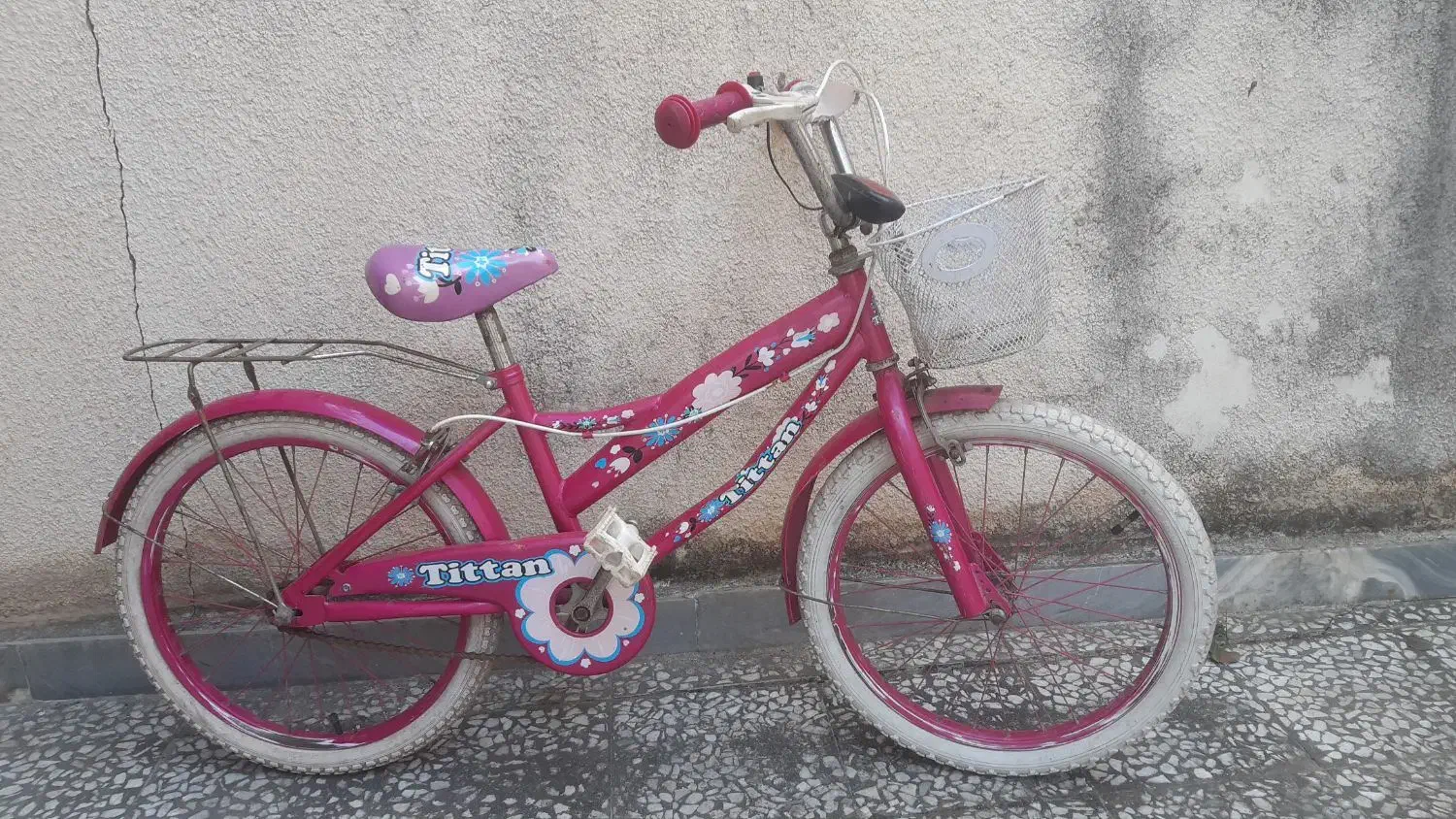 دوچرخه سایز ۲۰ کاملا سالم و سرسره ۴ پله در حد نو|دوچرخه، اسکیت، اسکوتر|لاهیجان, کوی آزادگان|دیوار