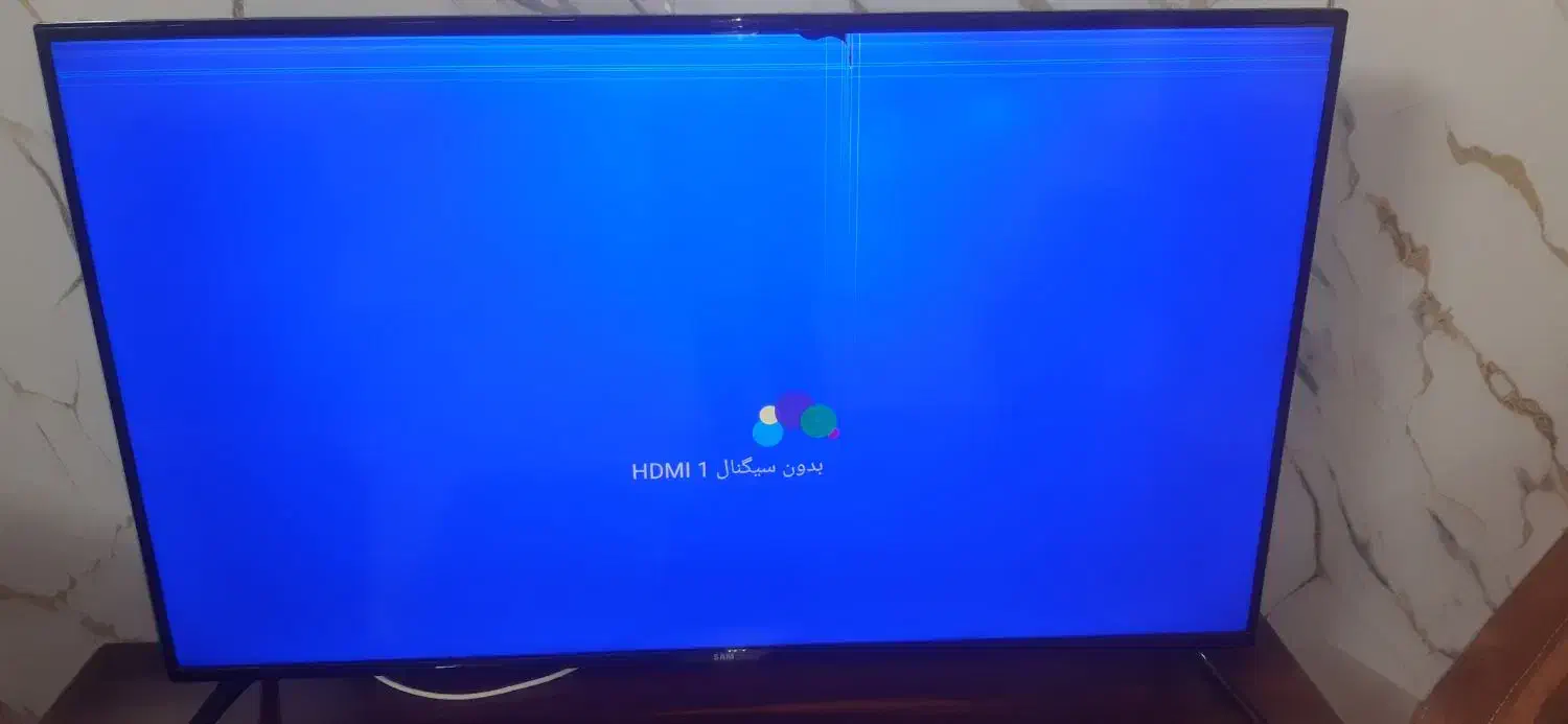 تلوزیون۵۵ سام یه گوشش شکسته|تلویزیون و پروژکتور|قم, انسجام|دیوار