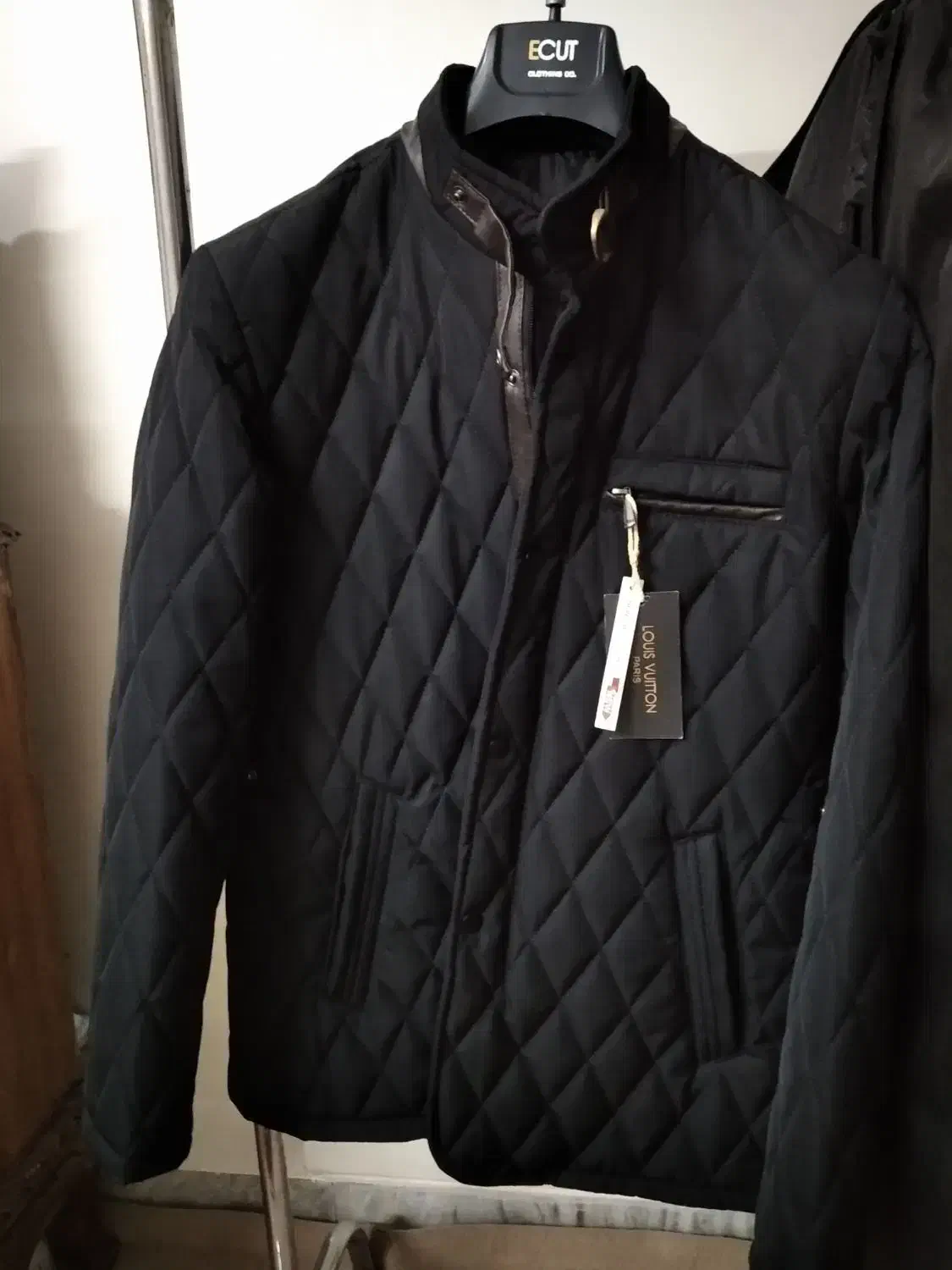 کاپشن لویی ویتون|لباس|اصفهان, قهجاورستان|دیوار