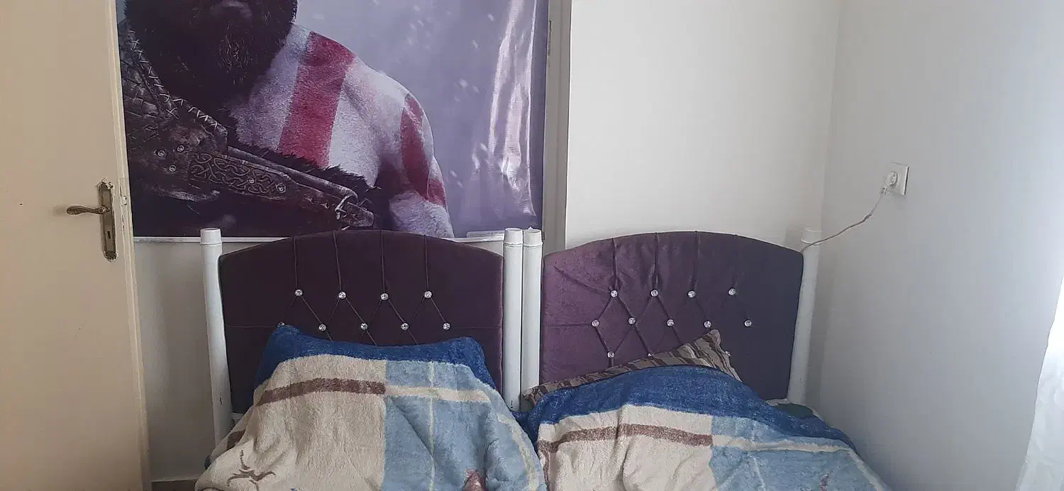 دوعدد تختخواب تک نفره فلزیم محکم سالم باتشک رویال|تخت و سرویس خواب|فردیس, فردیس|دیوار