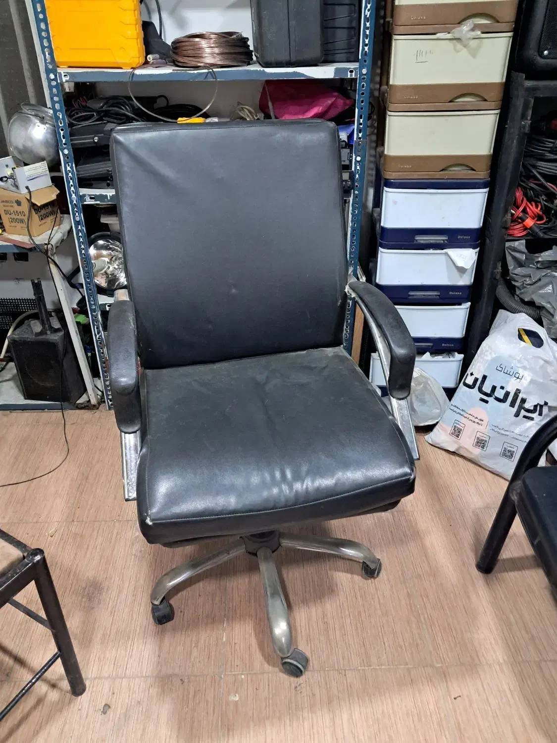 صندلی|صندلی و نیمکت|رویان, |دیوار