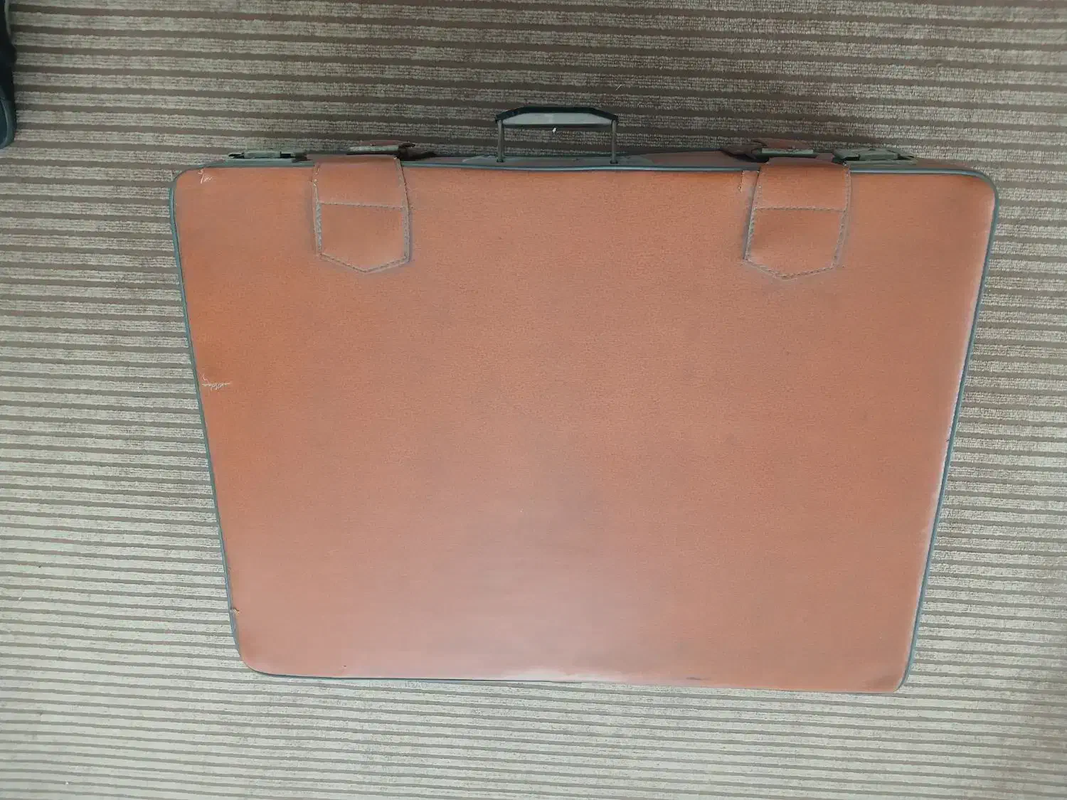 سه چمدان قدیمی دهه ۴۰ و ۵۰|کیف، کفش، کمربند|رشت, استادسرا|دیوار