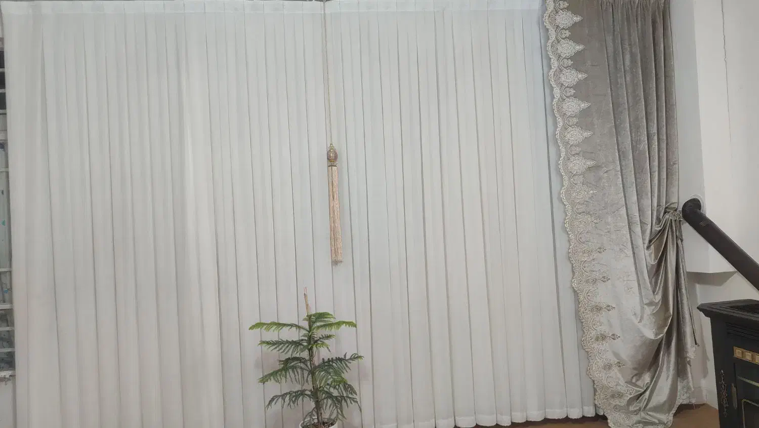 پرده پذیرایی کاملا تمیز نو جنس عالی 6متری|پرده، رانر، رومیزی|نیشابور, شهید بهشتی|دیوار