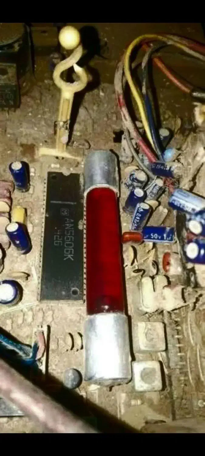 تلوزیون قدیمی کمدداربدون تعمیر|کلکسیون اشیاء عتیقه|ایلخچی, |دیوار