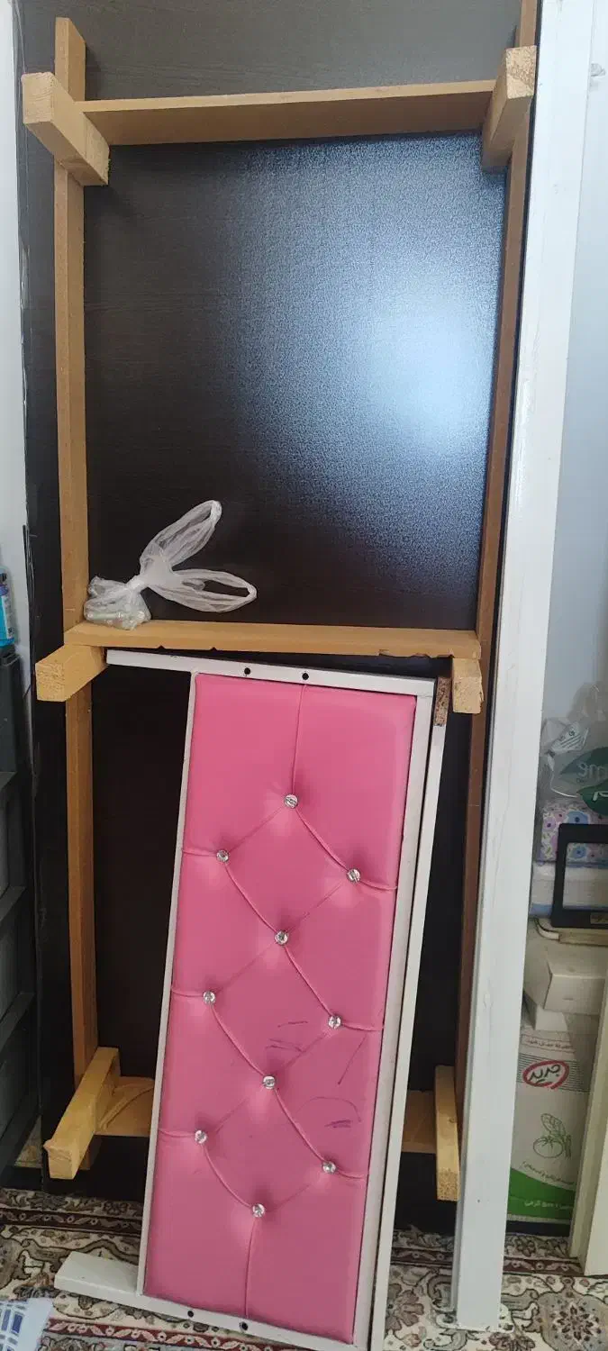 تخت خواب یکنفره با تشک و کفی چوبی|تخت و سرویس خواب|اهواز, پادادشهر|دیوار