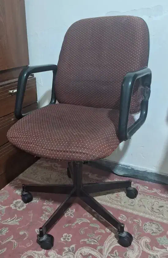 صندلی چرخدار|صندلی و نیمکت|زاهدان, |دیوار