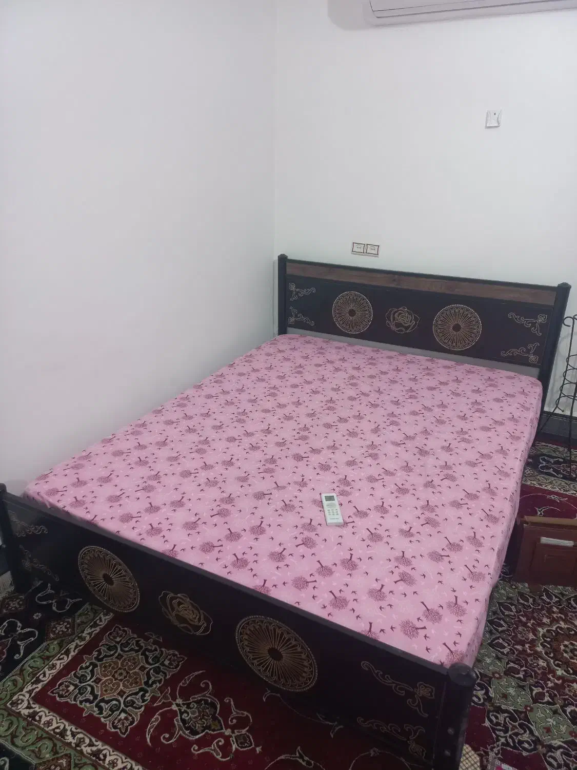 تخت دو نفره (دره شهر)|تخت و سرویس خواب|دره شهر, |دیوار