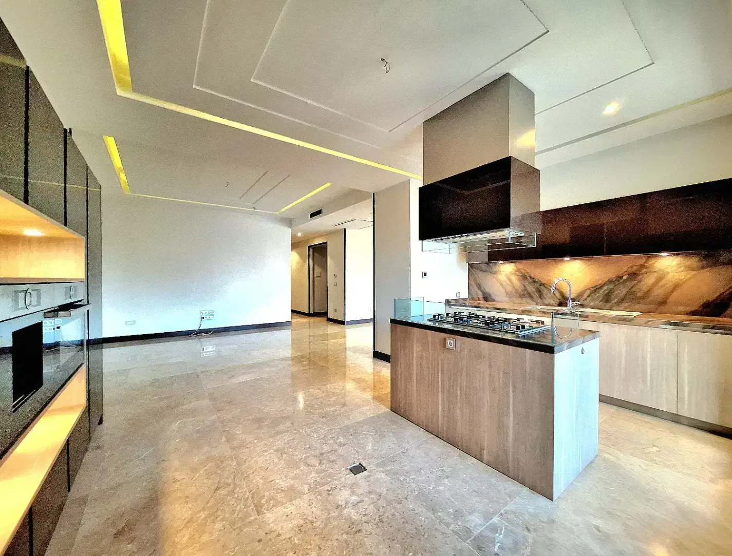 ۲۰۰ متر ۳ خواب فول امکانات لوکس/ ۲ پارکینگ سندی