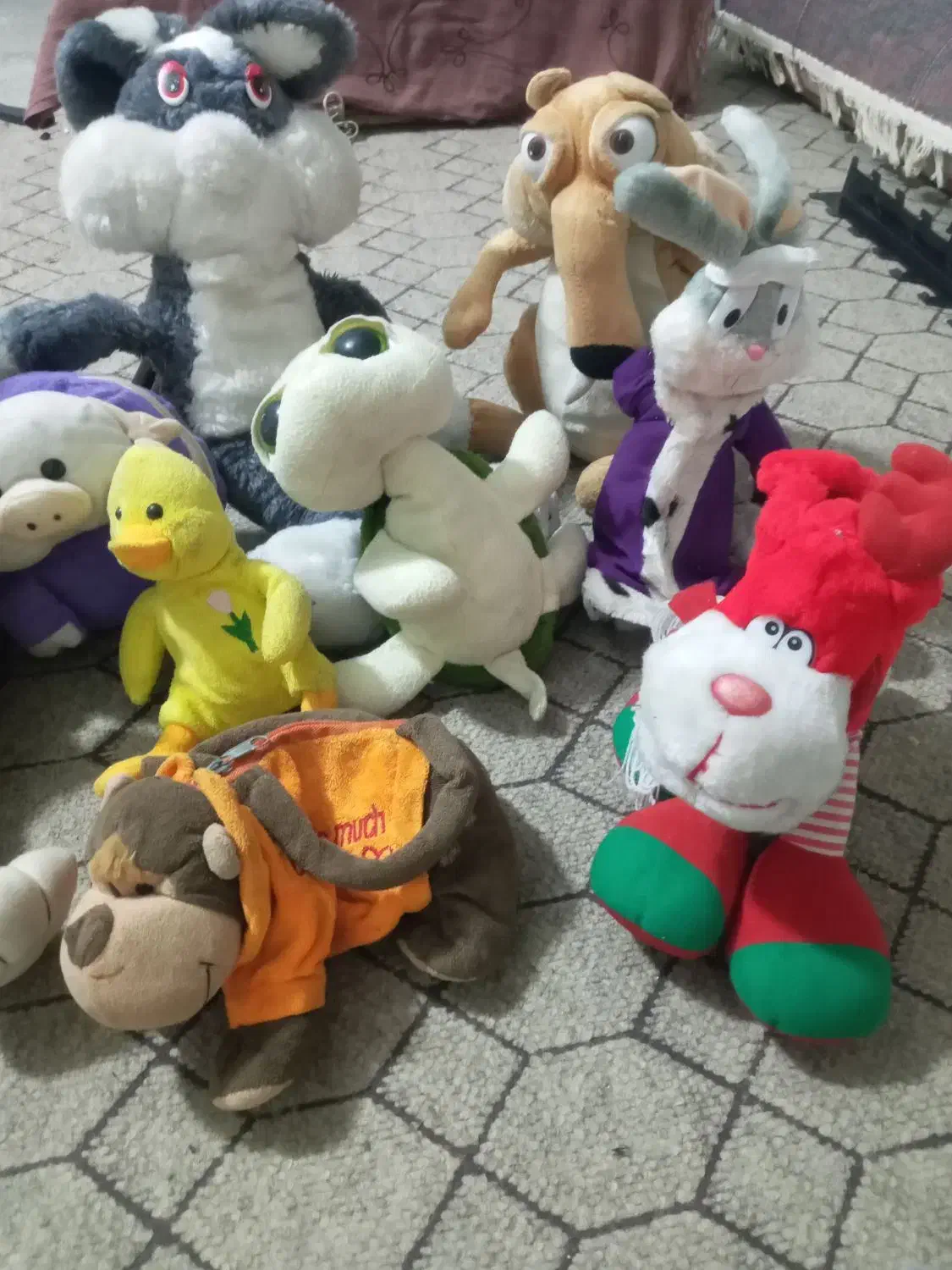 عروسک|اسباببازی بچه|شیراز, کوشک میدان|دیوار